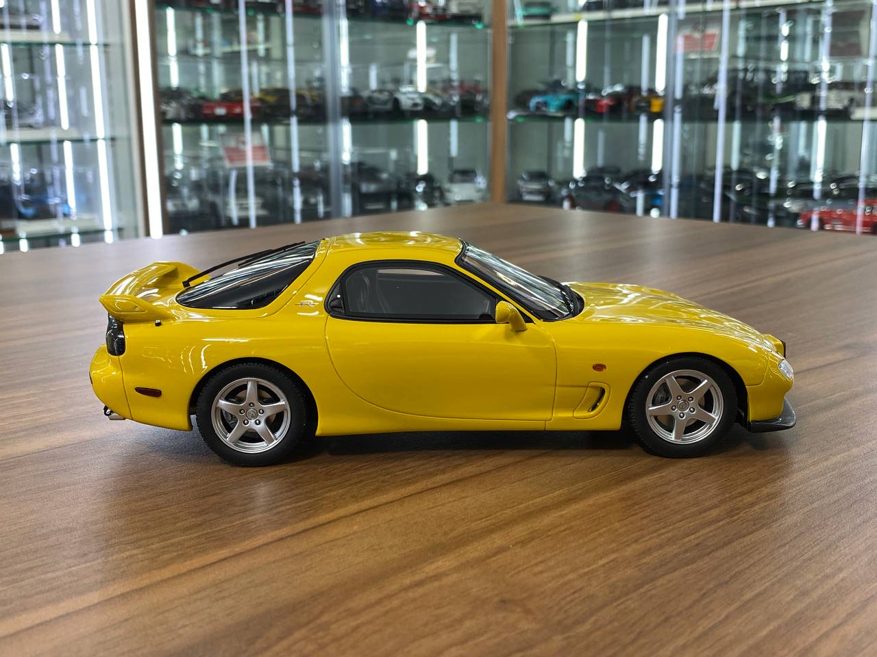 1/18 Resin - Mazda RX-7 FD Type R Bathurst R by Otto Mobile