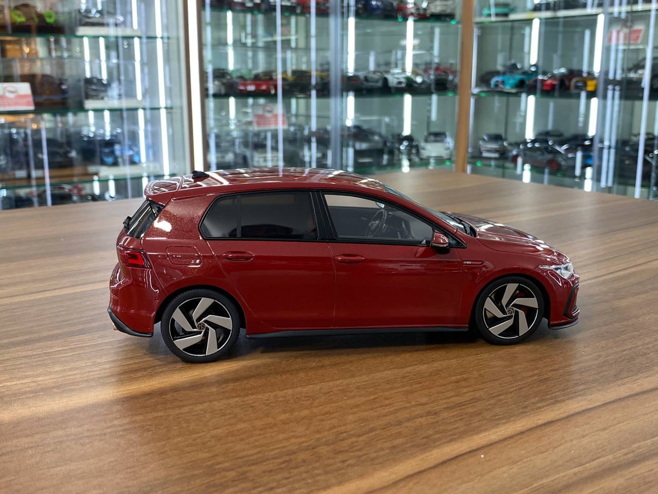 1/18 Resin Otto Mobile
Volks Wagen Golf GTI  MK8 2021
 Red Limited 3000
