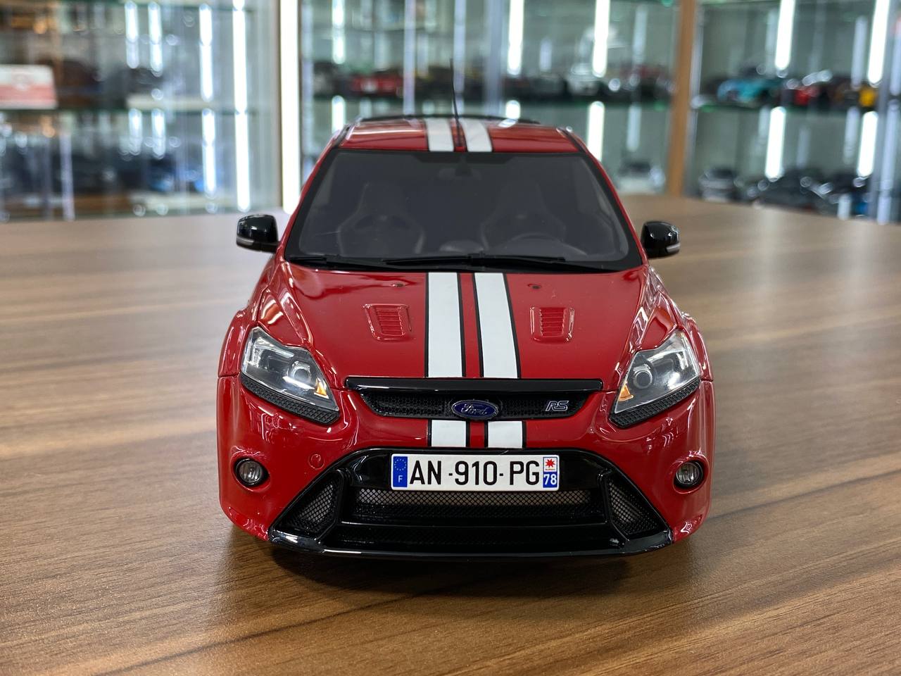 1/18 Resin Otto Mobile
Ford FOCUS RS Le Mans Edition 2010
Red / White stripes 
Limited 999 pcs