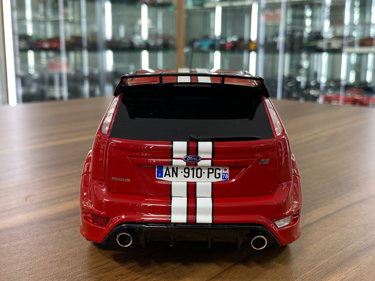 1/18 Resin Otto Mobile
Ford FOCUS RS Le Mans Edition 2010
Red / White stripes 
Limited 999 pcs