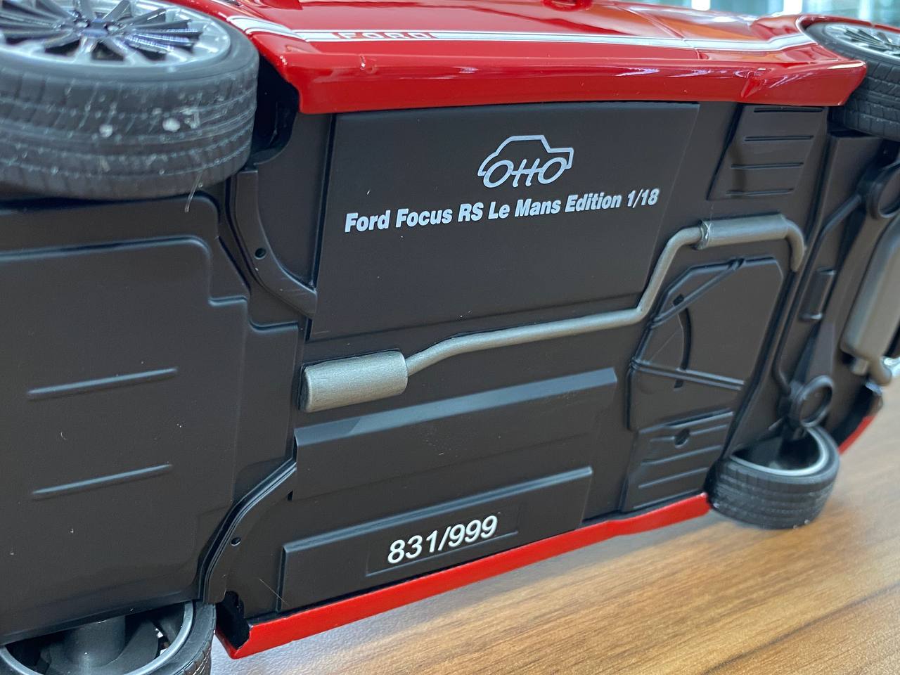 1/18 Resin Otto Mobile
Ford FOCUS RS Le Mans Edition 2010
Red / White stripes 
Limited 999 pcs