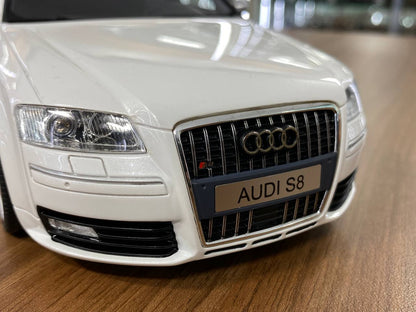 1/18 Resin Otto Mobile Audi S8 (D3) 2008 White Limited 999 pcs