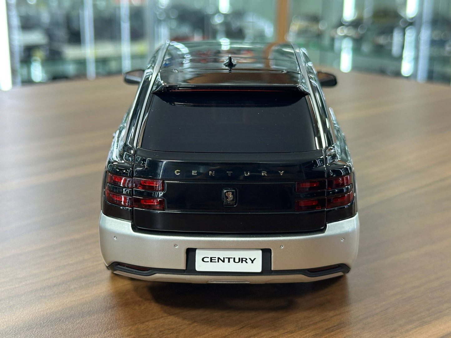 1/18 Diecast Model Toyota Century SUV 2023 in Black / Silver – (Almost Real)