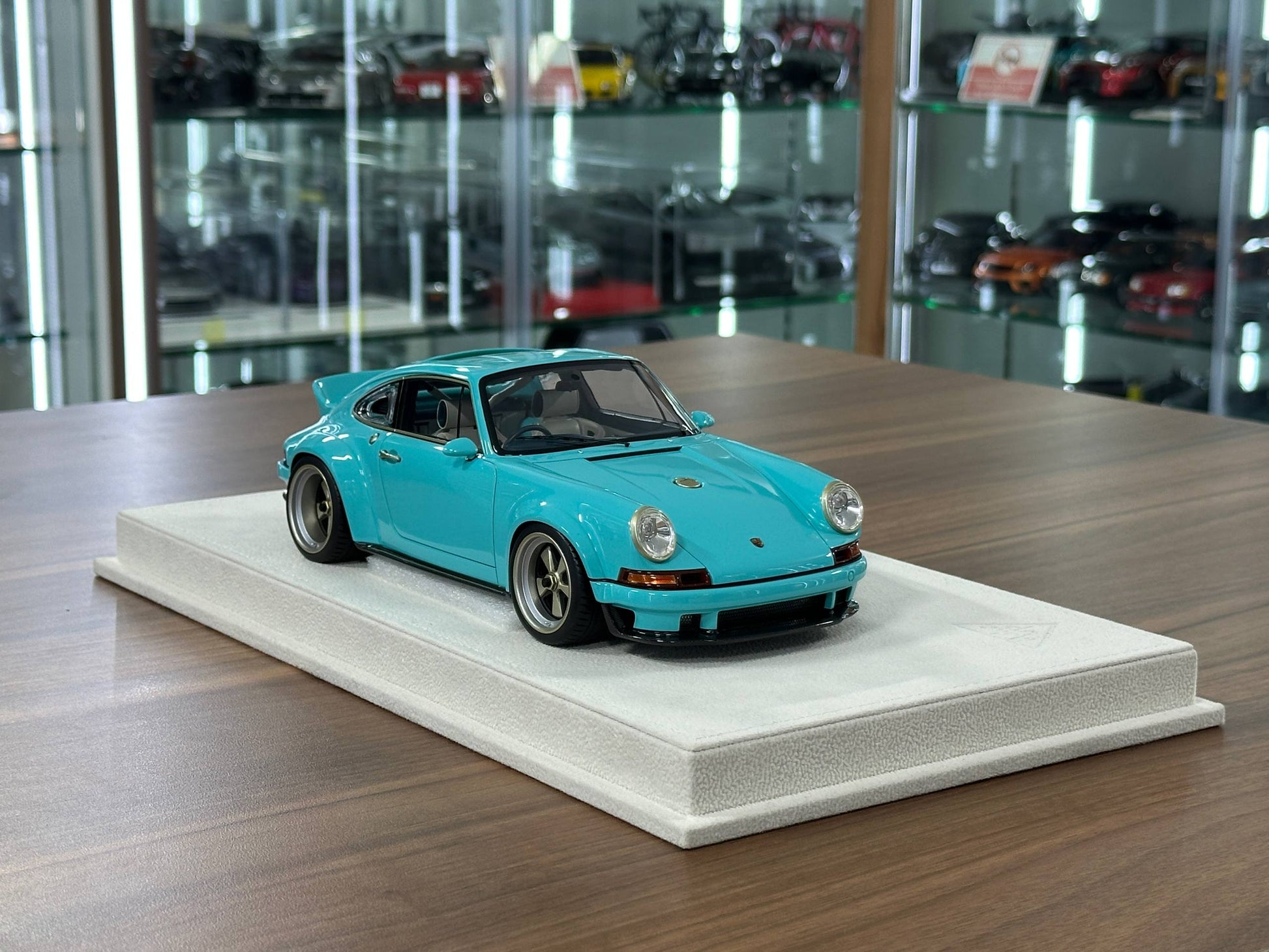 1/18 Resin Make Up Porsche Singer DLS 2022 – Mint Green - Limited to 100 pcs