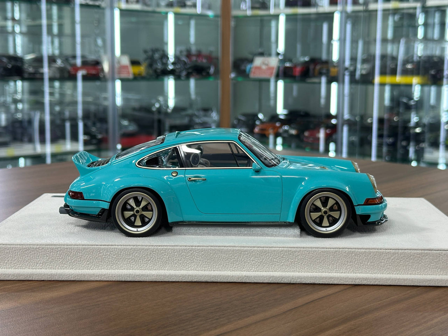 1/18 Resin Make Up Porsche Singer DLS 2022 – Mint Green - Limited to 100 pcs