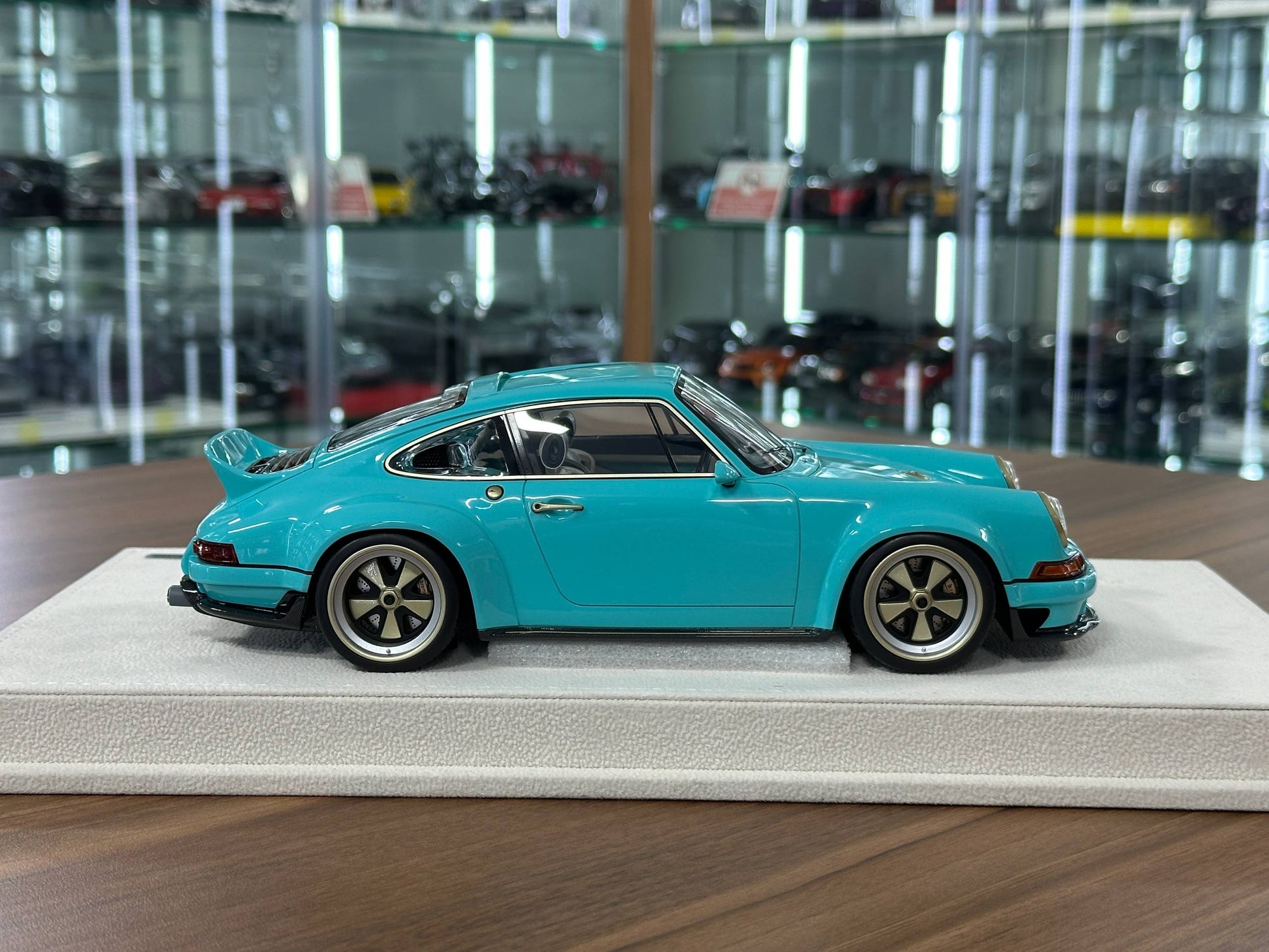 1/18 Resin Make Up Porsche Singer DLS 2022 – Mint Green - Limited to 100 pcs