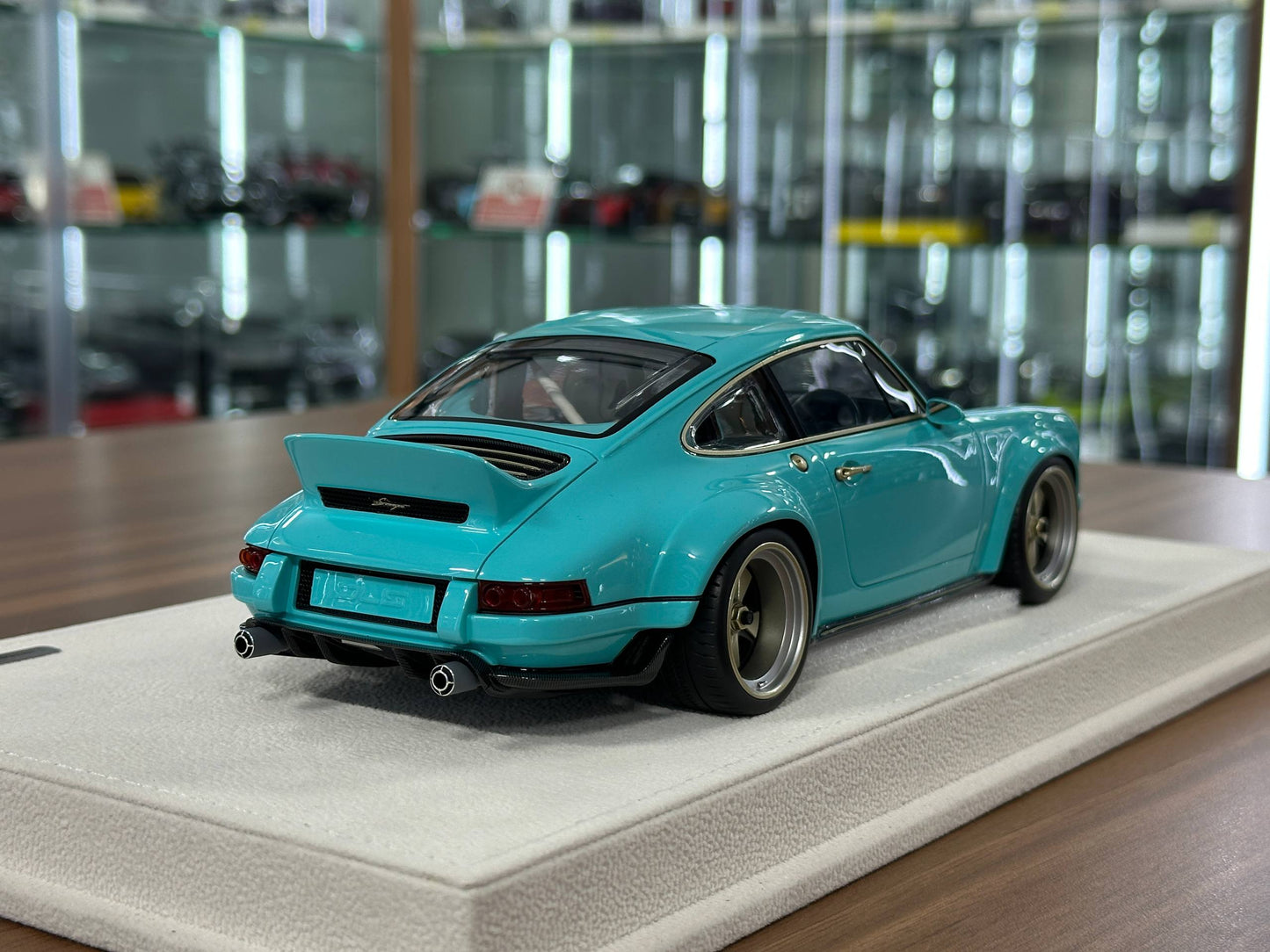 1/18 Resin Make Up Porsche Singer DLS 2022 – Mint Green - Limited to 100 pcs