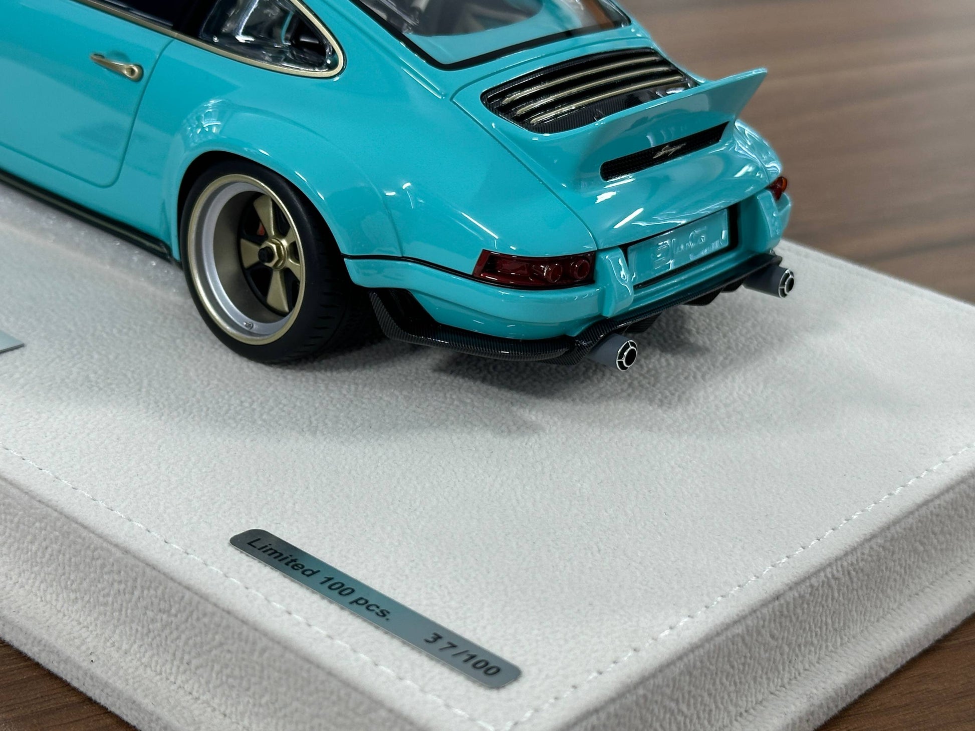 1/18 Resin Make Up Porsche Singer DLS 2022 – Mint Green - Limited to 100 pcs