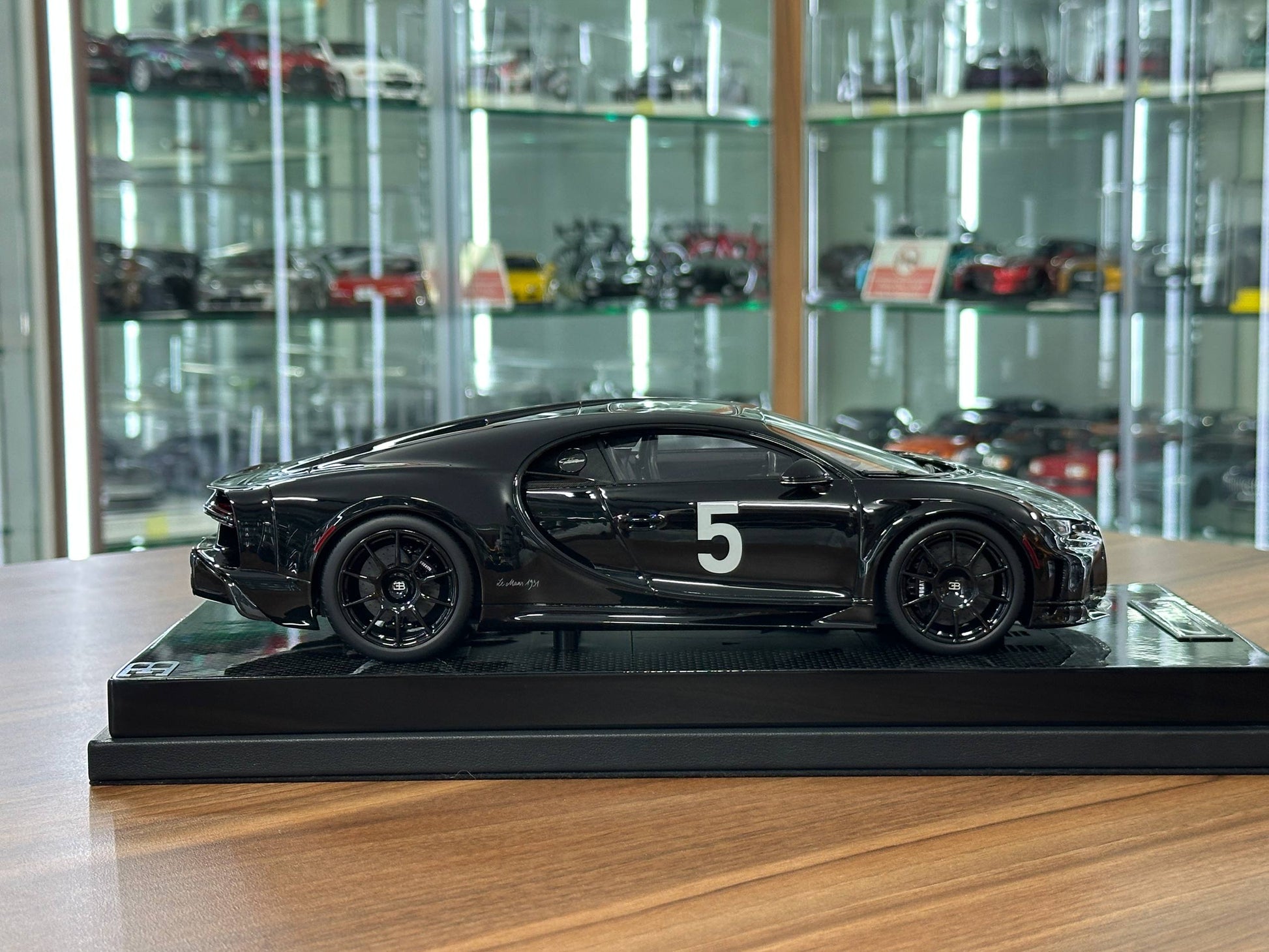 1:18 Resin MR Collection Bugatti Chiron Super Sport – Nocturne Black Limited to 99 pcs