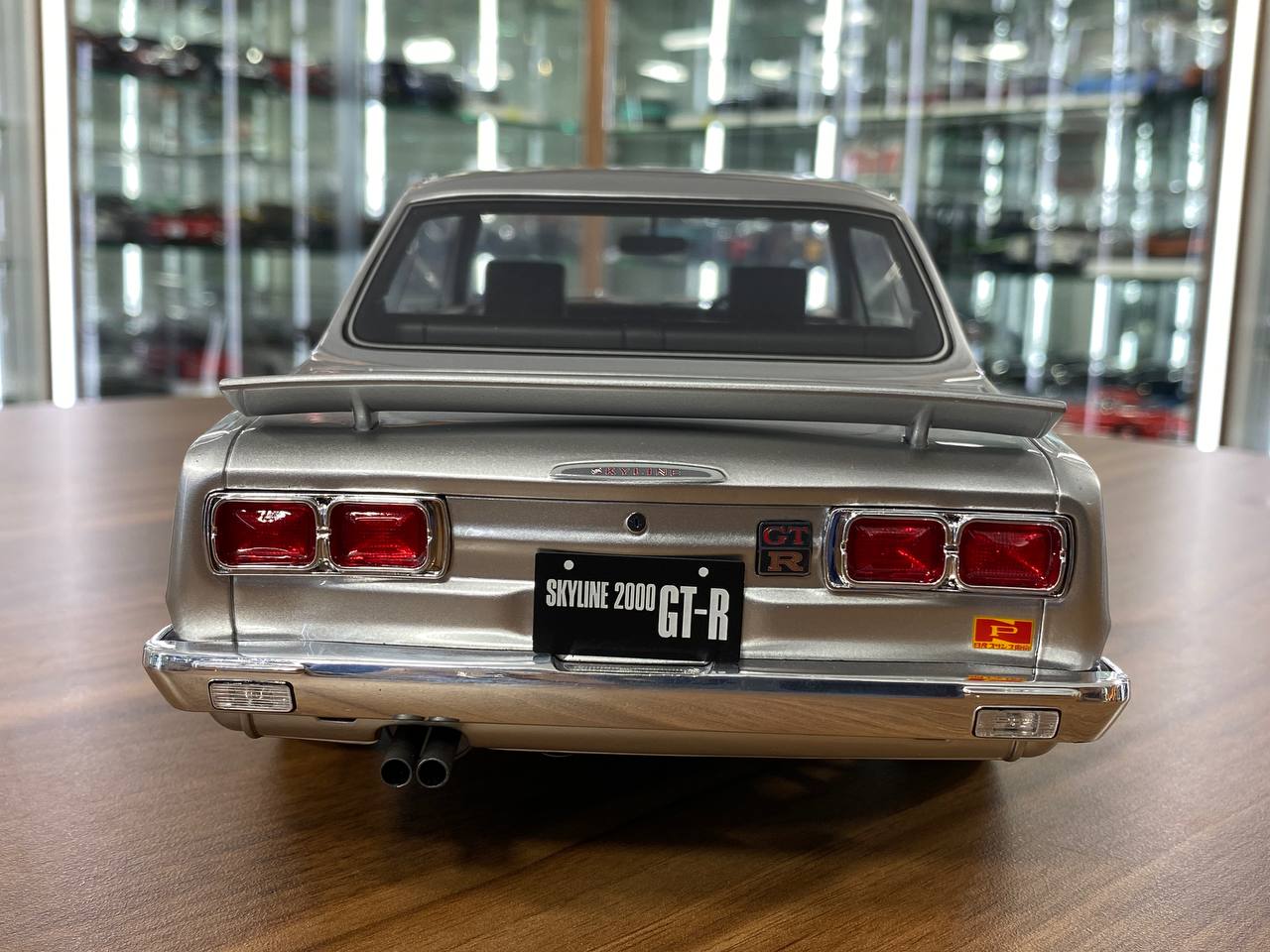 1/18 Resin Otto Mobile Nissan Skyline 2000 GT-R  in Silver Limited 2000 pcs