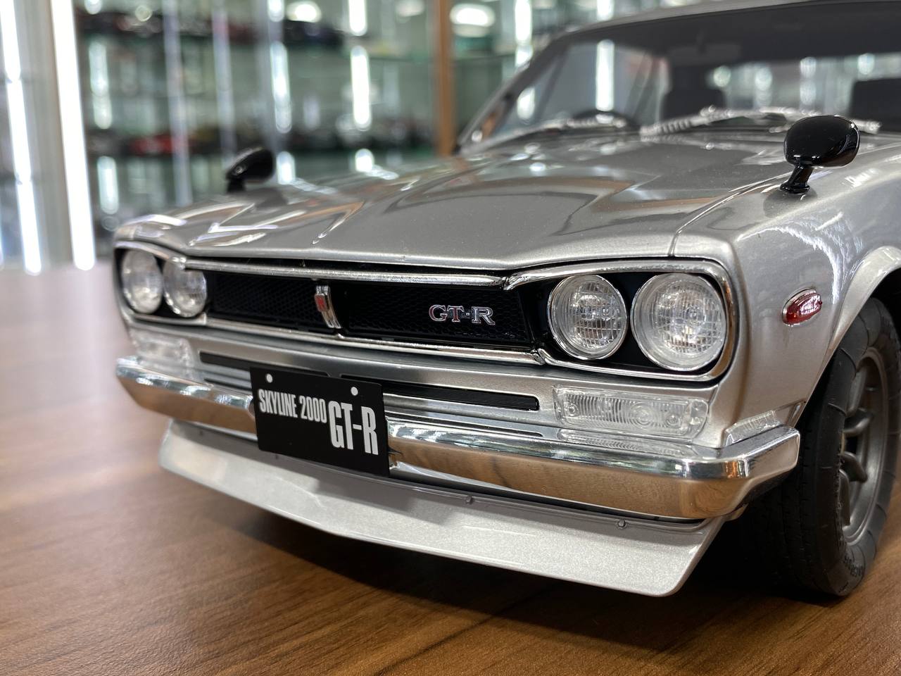 1/18 Resin Otto Mobile Nissan Skyline 2000 GT-R  in Silver Limited 2000 pcs