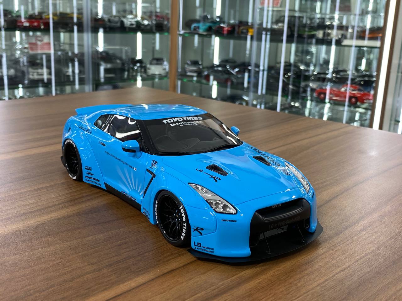 1/18 Resin GT Spirit Nissan GT-R R35 Library Walk body kit Baby blue Limited 504 pcs