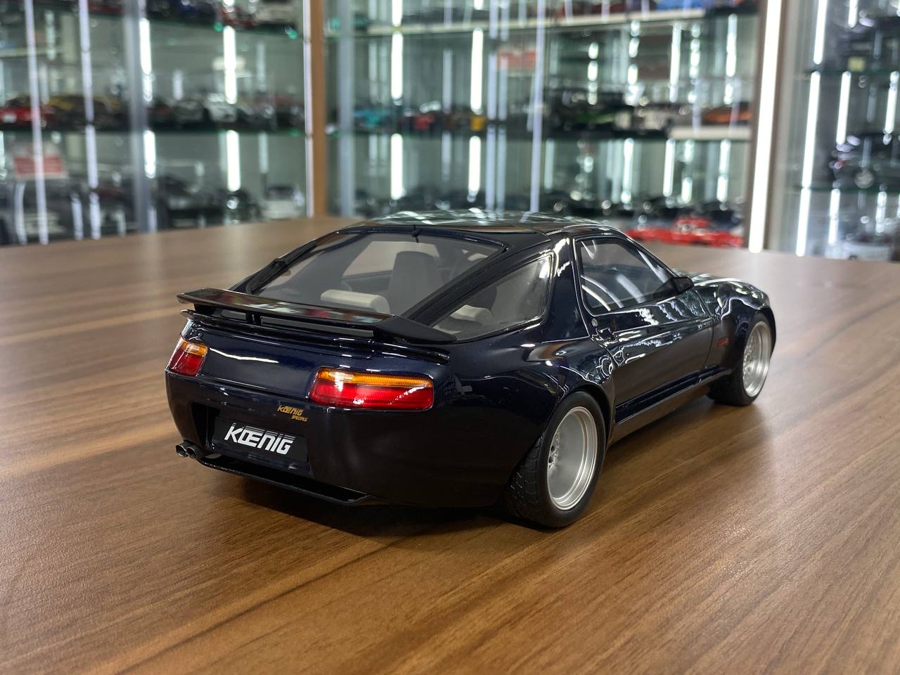 1/18 Resin GT Spirit 
PORSCHE KOENIE SPECIALS 928 S Coupe 1981
 Midnight blue 
Limited 999 pcs