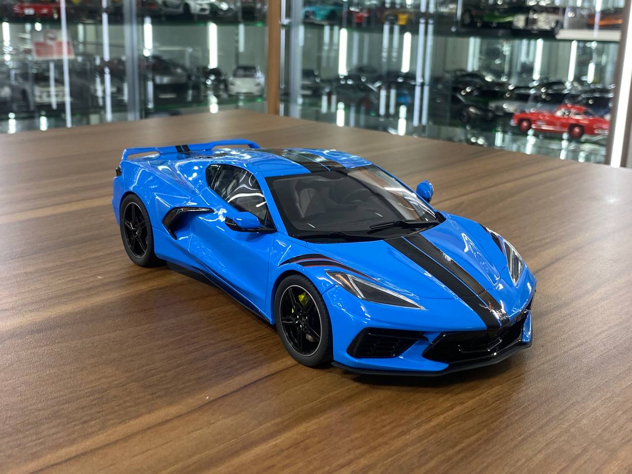 1/18 Resin GT Spirit 
Chevrolet Corvette C8 2020
 Blue / black stripes 
Limited 999 pcs