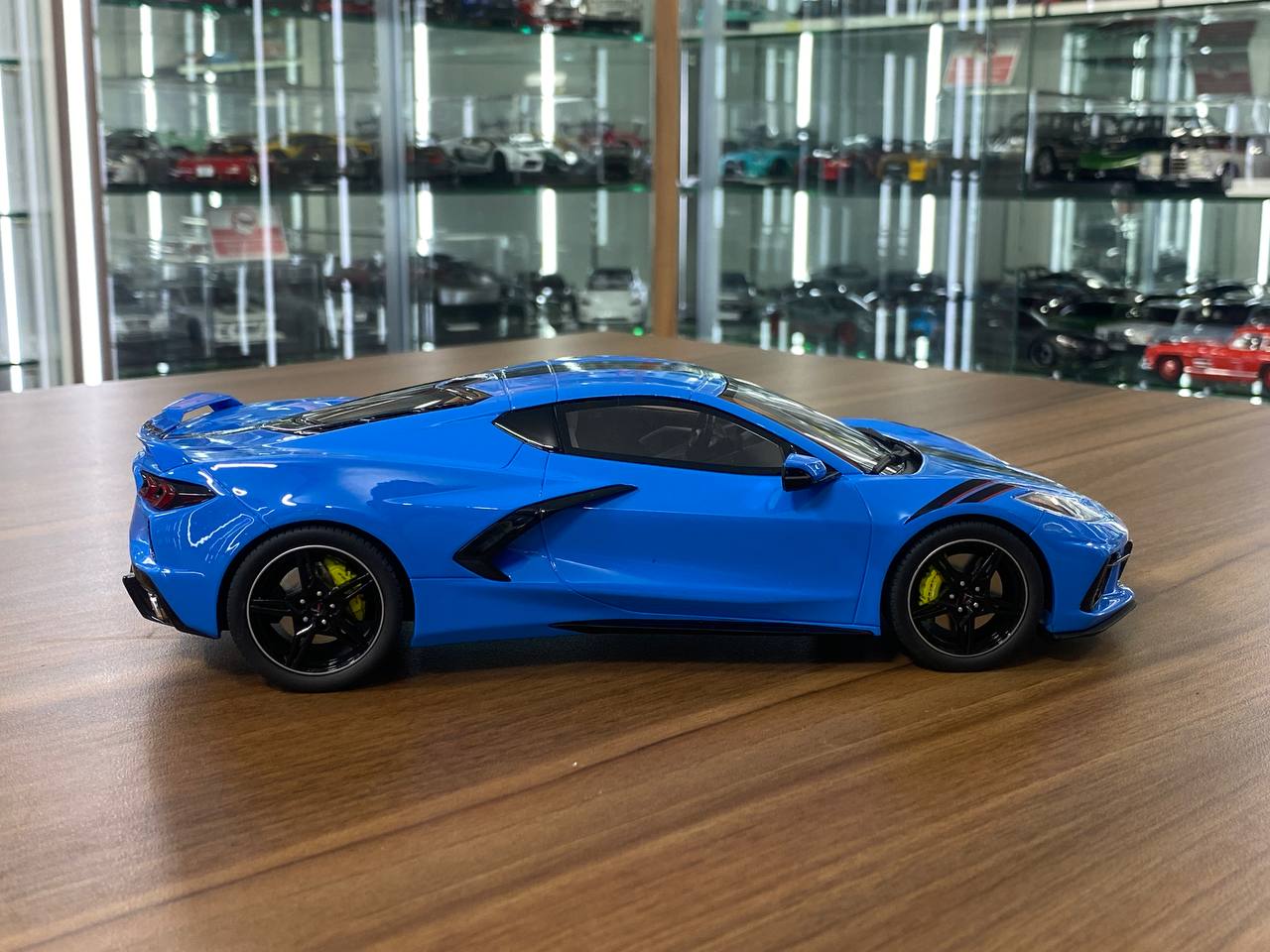 1/18 Resin GT Spirit 
Chevrolet Corvette C8 2020
 Blue / black stripes 
Limited 999 pcs