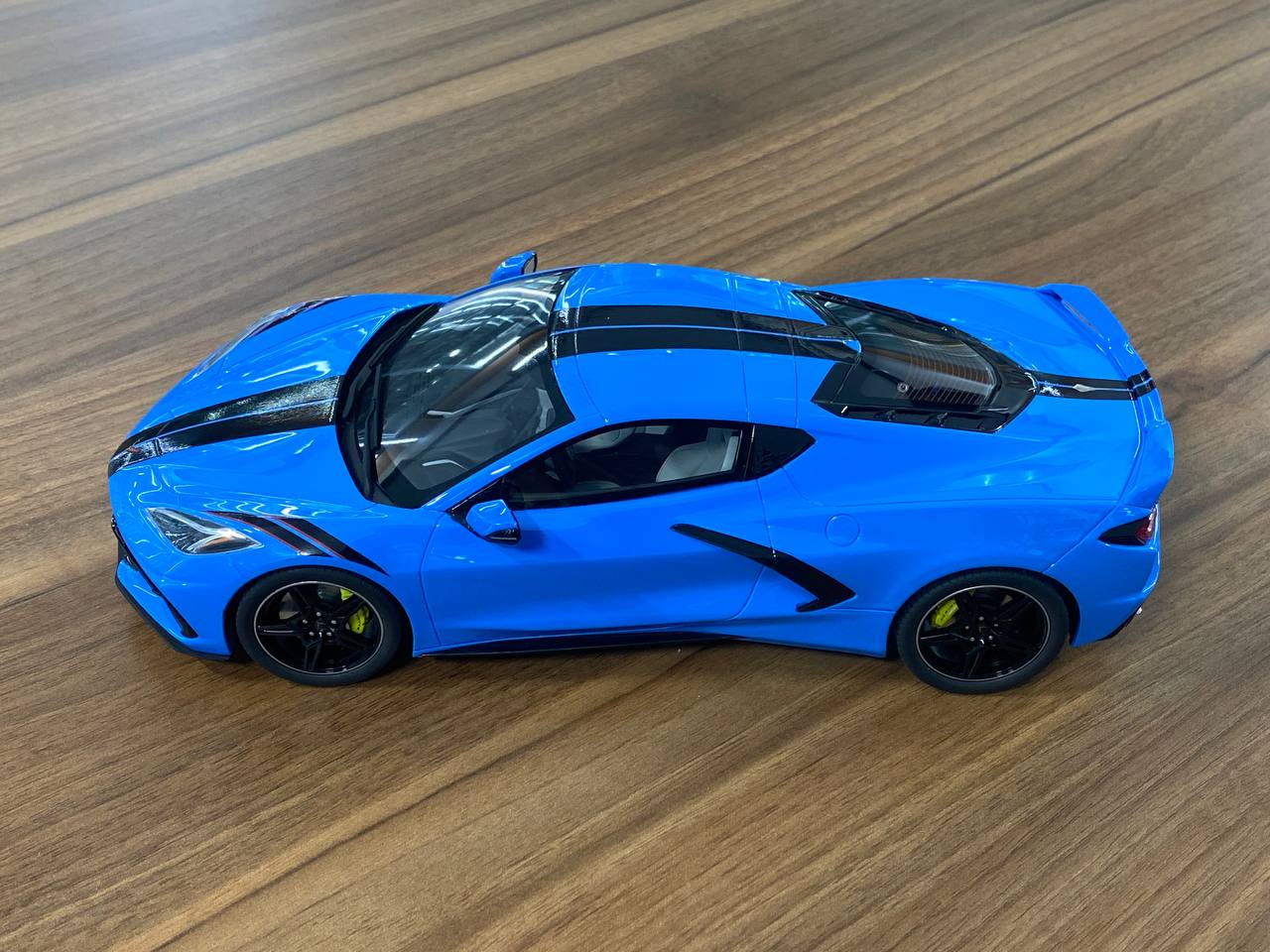 1/18 Resin GT Spirit 
Chevrolet Corvette C8 2020
 Blue / black stripes 
Limited 999 pcs