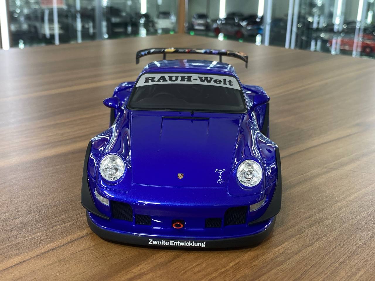 1/18 Resin GT Spirit PORSCHE 911 (993) RWB body kit Tsubaki 2019 Blue Limited 1400 pcs