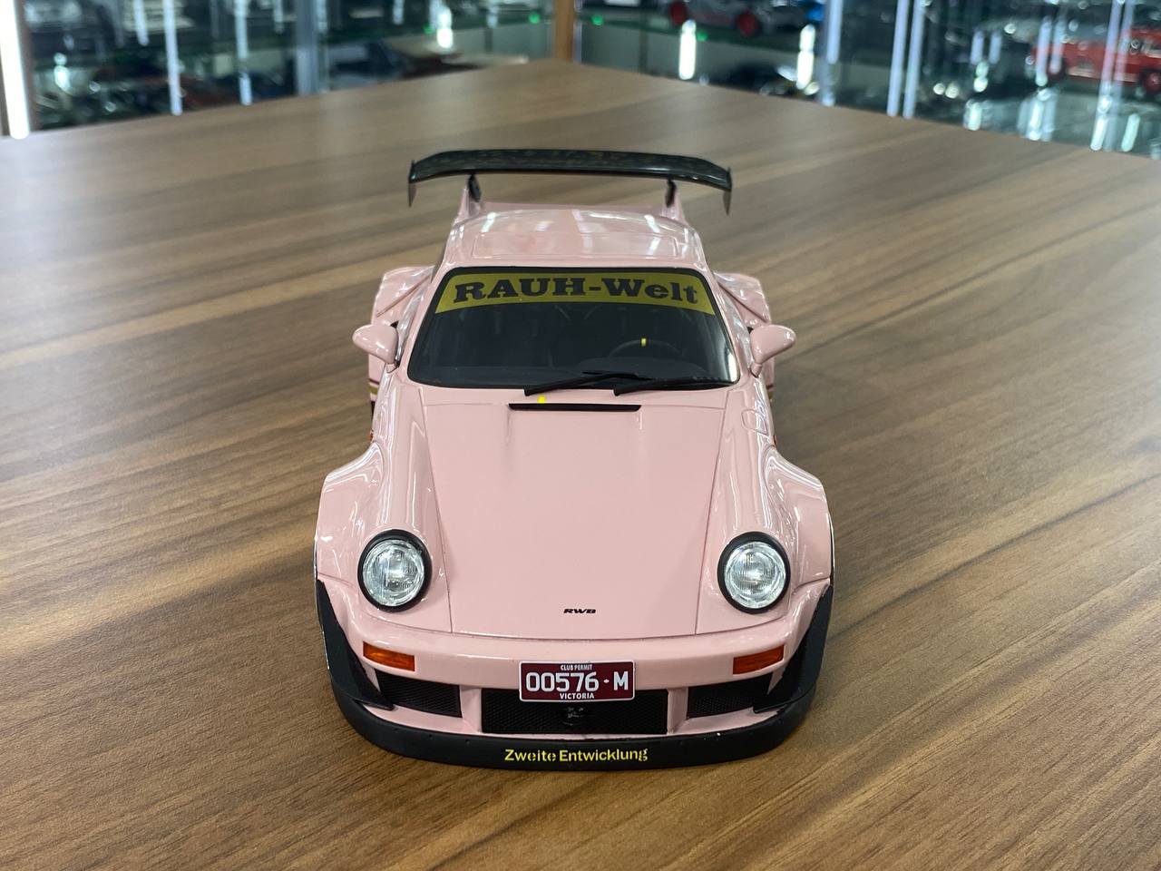 1/18 Resin GT Spirit PORSCHE 911 (964) RWB Body Kit 1992  Pink Limited 1700 pcs