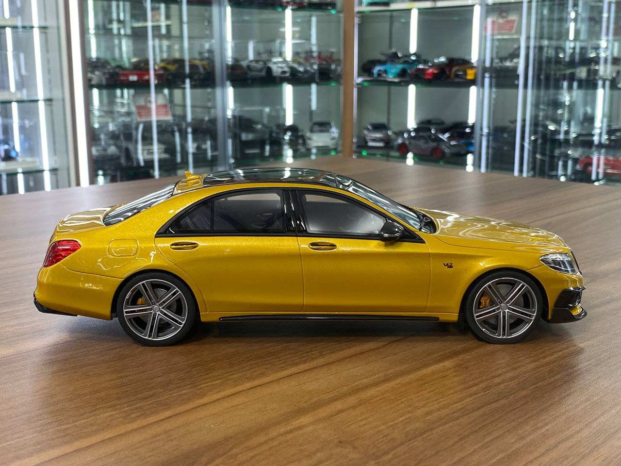1/18 Resin GT Spirit Mercedes Benz S65 BRABUS Rocket 900 in Gold - Limited 504 pcs