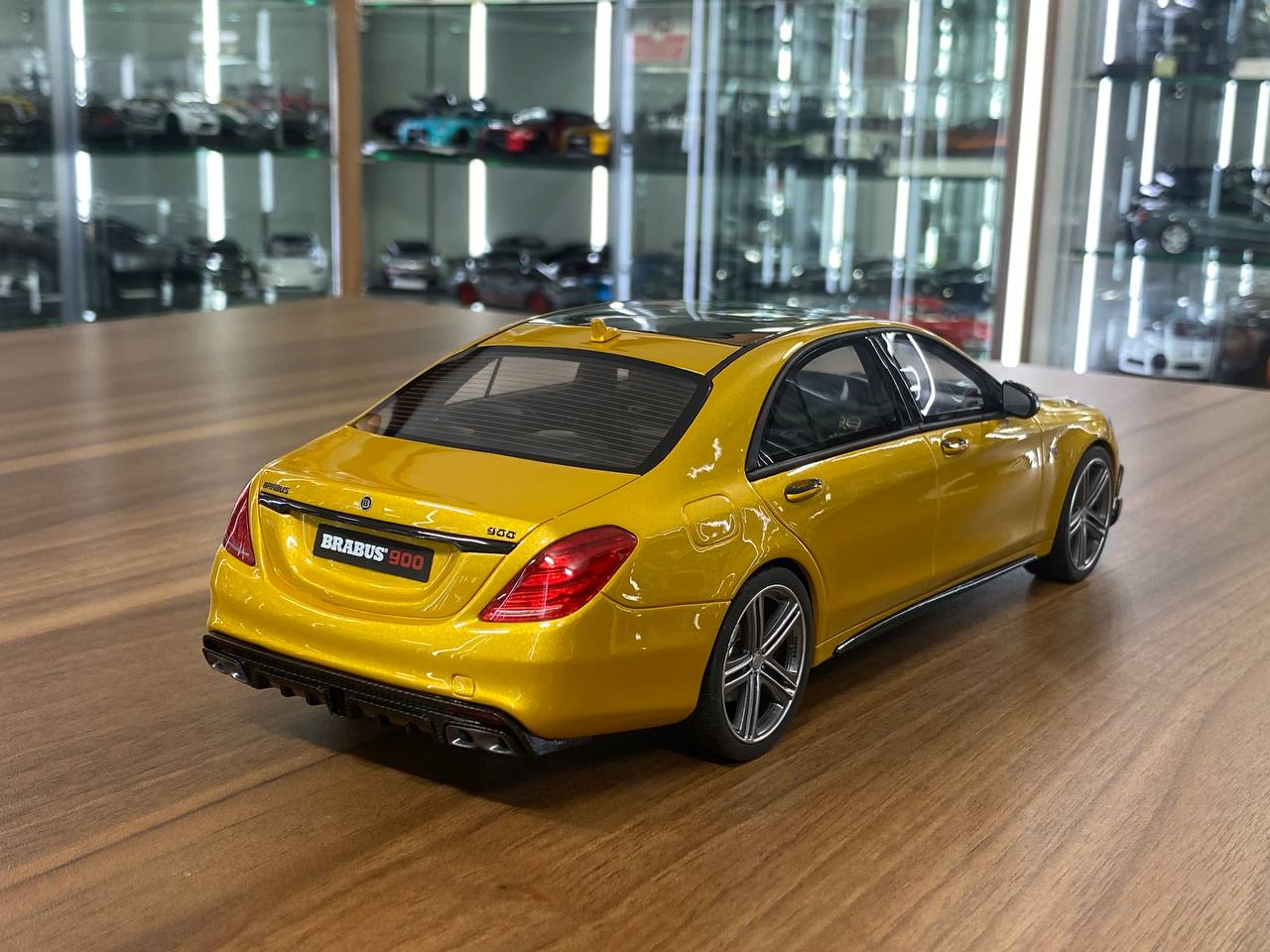 1/18 Resin GT Spirit Mercedes Benz S65 BRABUS Rocket 900 in Gold - Limited 504 pcs