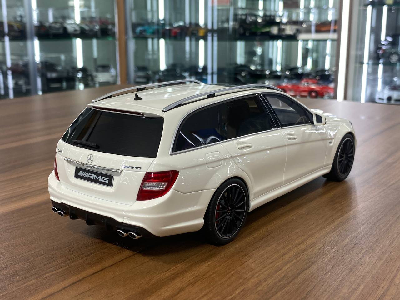 1/18 Resin GT Spirit Mercedes Benz C63 AMG T- Model 2011 white Limited 1250 pcs