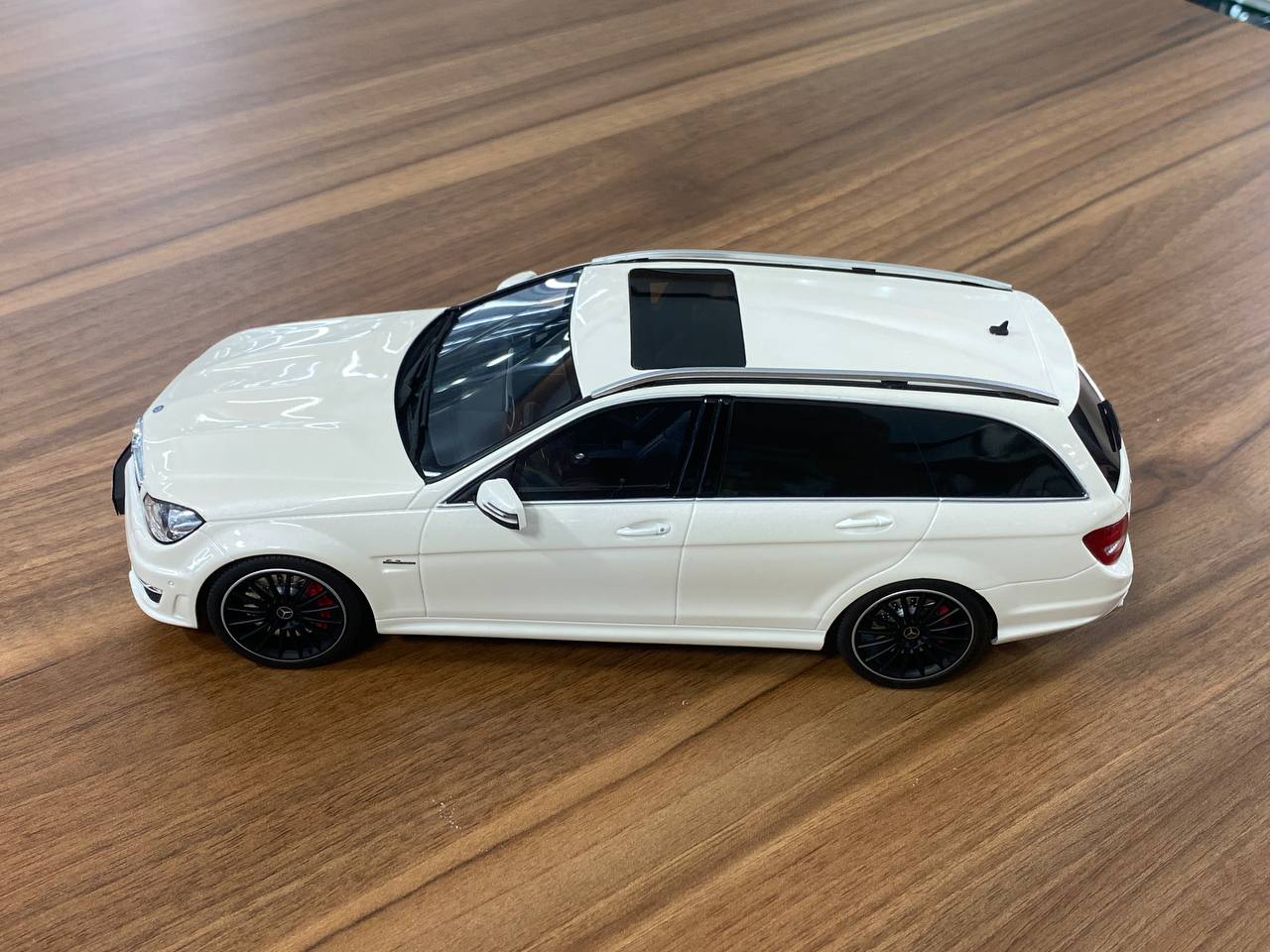 1/18 Resin GT Spirit Mercedes Benz C63 AMG T- Model 2011 white Limited 1250 pcs