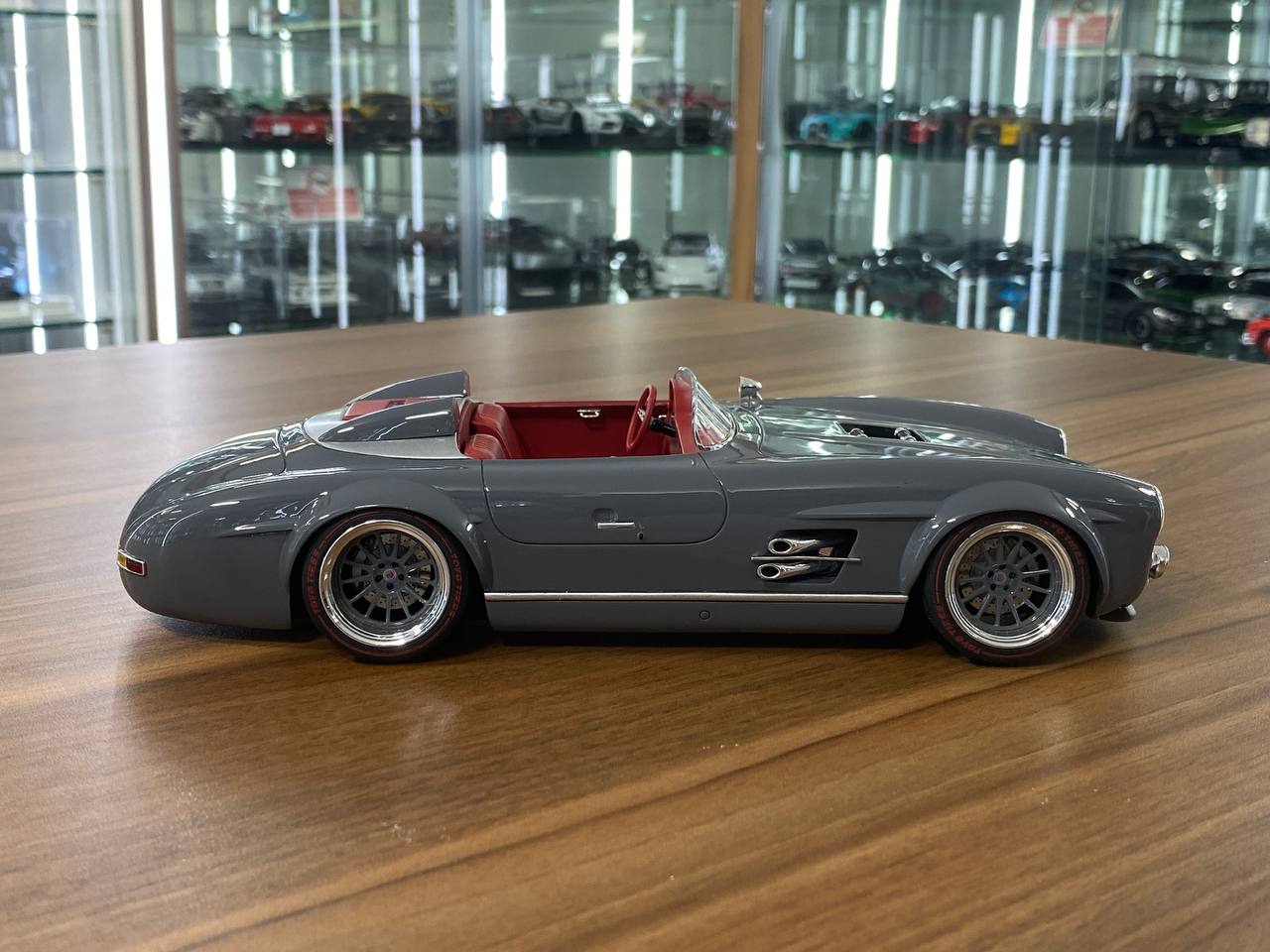 1/18 Resin GT Spirit Mercedes Benz - S-Klub Speedster by Slang500 and JONSIBAL (1964 SL 300) Grey Limited 1300 pcs