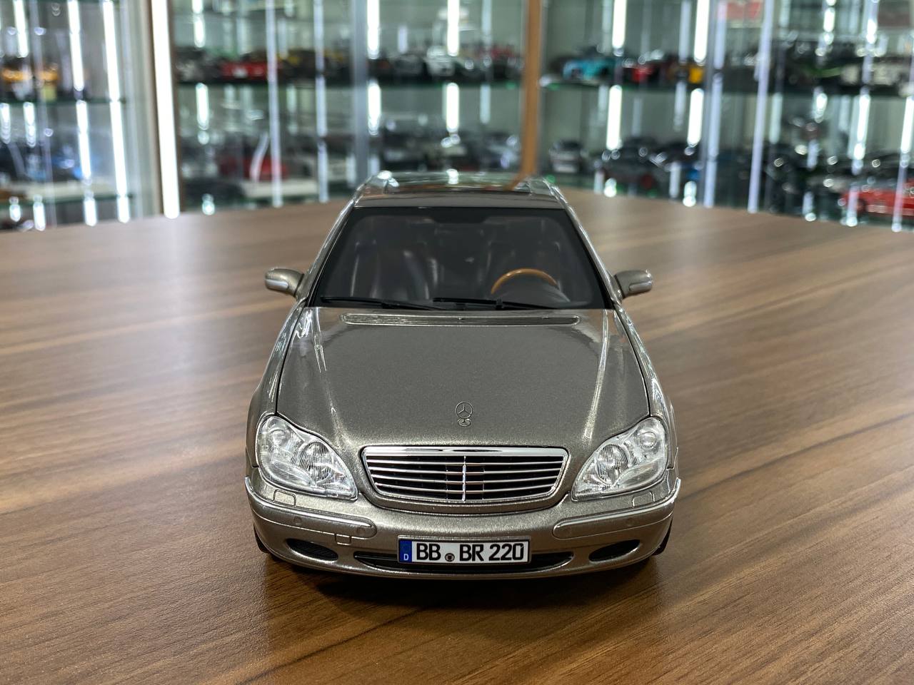 1/18 Diecast Mercedes-Benz S600 (W220, 2000–2005) – Norev Dealer Edition (Cubanite Silver, Full Opening)