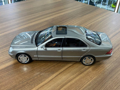 1/18 Diecast Mercedes-Benz S600 (W220, 2000–2005) – Norev Dealer Edition (Cubanite Silver, Full Opening)