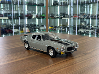 1/18 Diecast Maisto Chevrolet Camaro 1971 Grey / black stripes