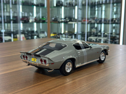 1/18 Diecast Maisto Chevrolet Camaro 1971 Grey / black stripes