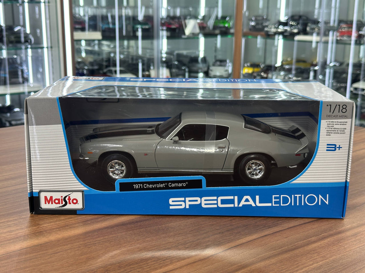1/18 Diecast Maisto Chevrolet Camaro 1971 Grey / black stripes