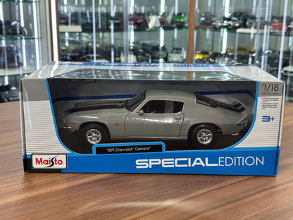 1/18 Diecast Maisto Chevrolet Camaro 1971 Grey / black stripes