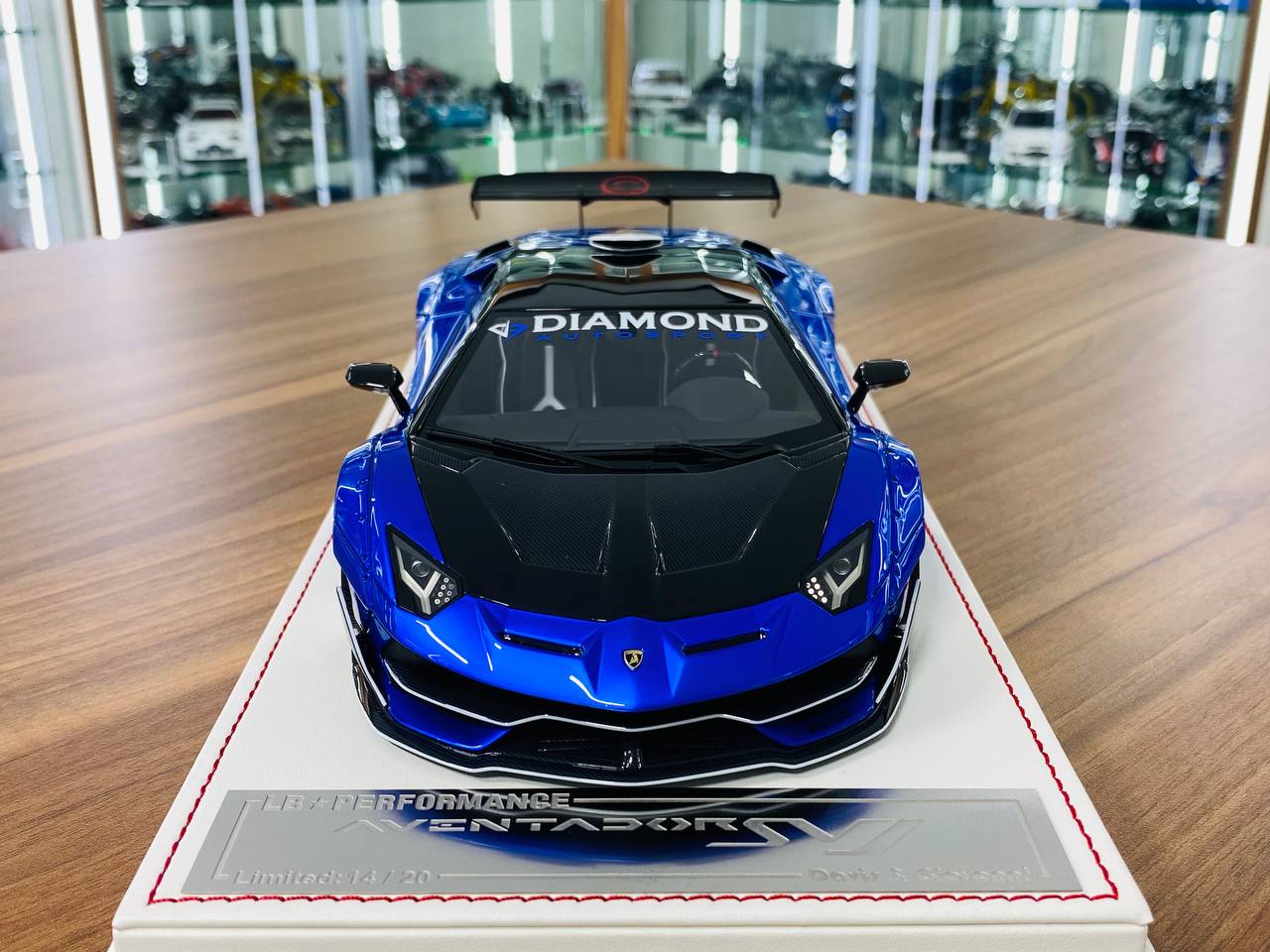 1/18 Davis & Giovanni Lamborghini Aventador SVJ LB Performance in metallic blue