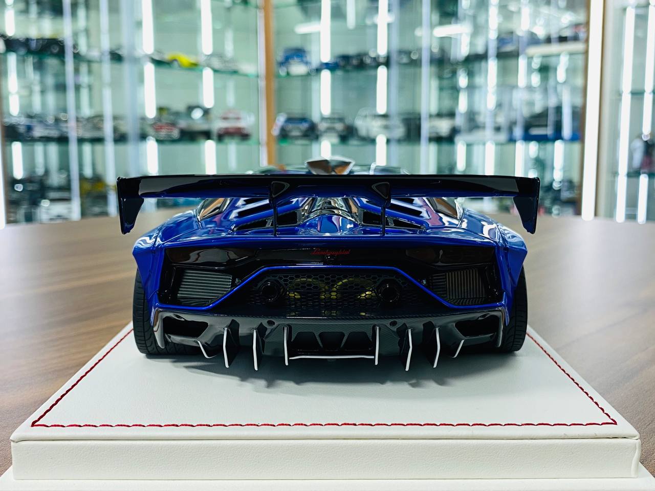 1/18 Davis & Giovanni Lamborghini Aventador SVJ LB Performance in metallic blue