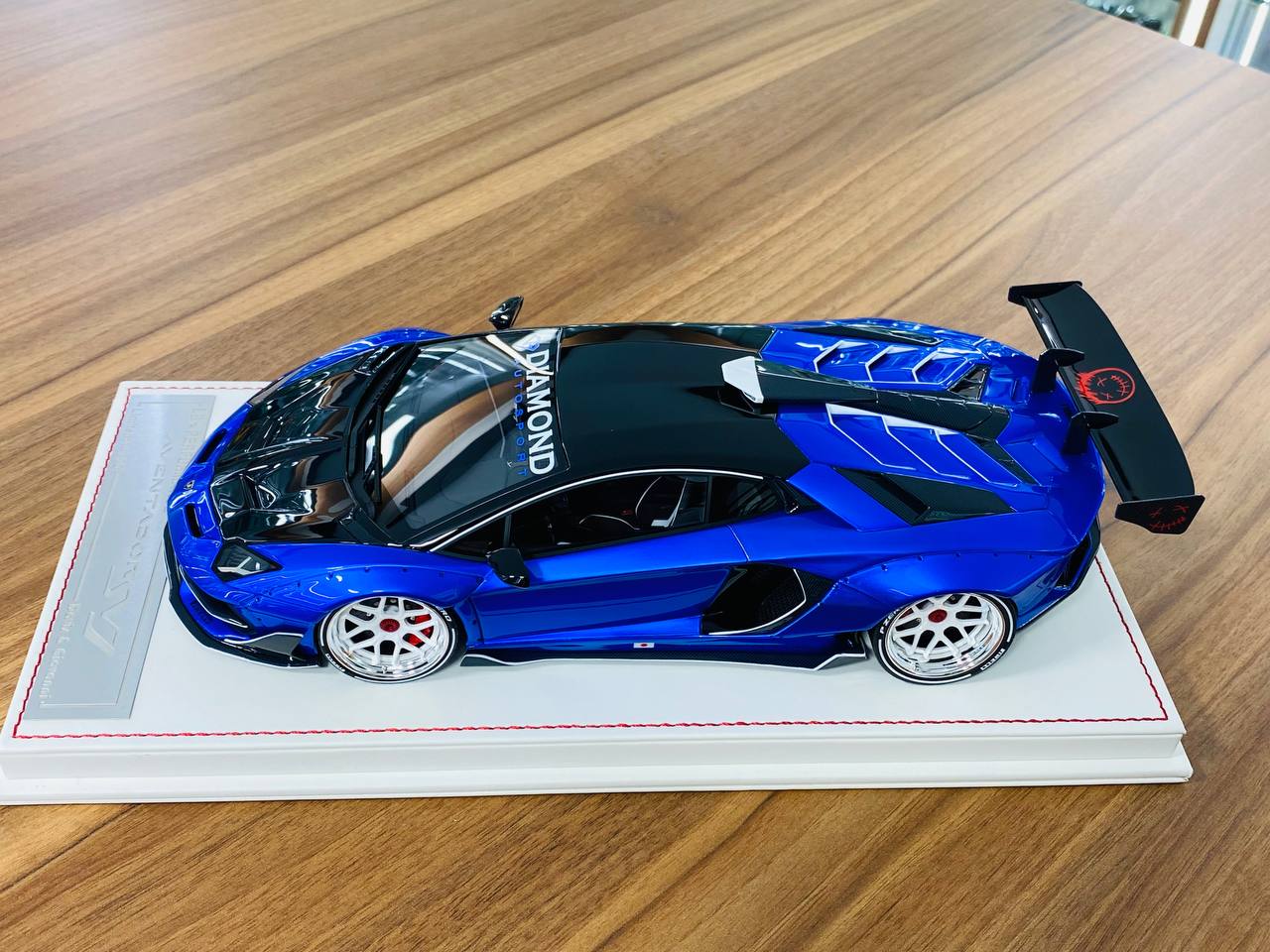 1/18 Davis & Giovanni Lamborghini Aventador SVJ LB Performance in metallic blue