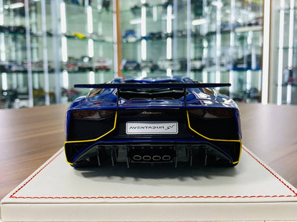 1/18 Davis & Giovanni Lamborghini Aventador LP 750-4 SV in a sleek blue