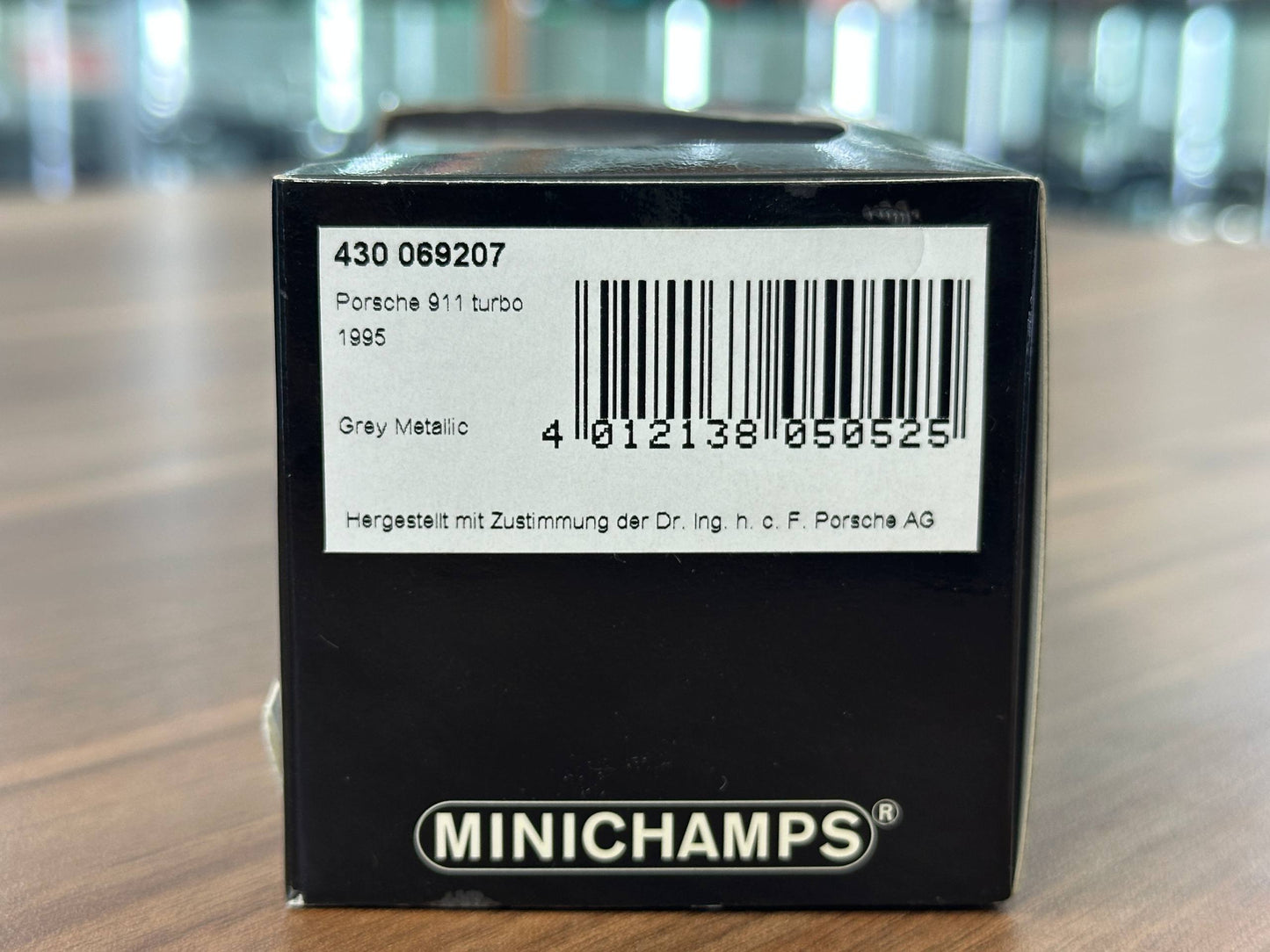 Minichamps Porsche 911 Turbo (1995) – Grey Metallic – 1:43 Diecast Model Car