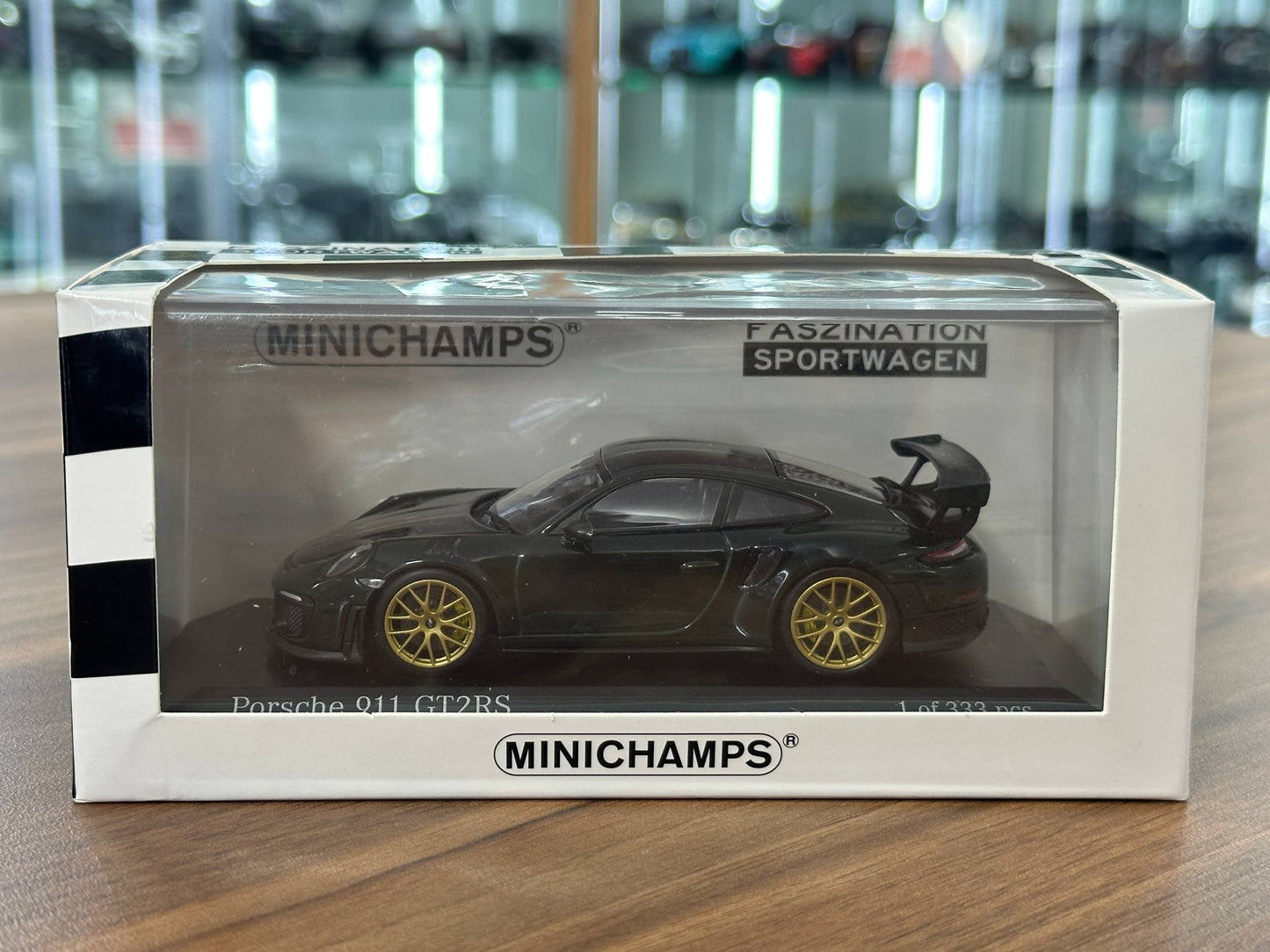 1/43 Diecast Model  Porsche 911 GT2RS (991.2) 2018 (Minichamps)