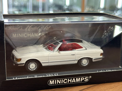 1/43 Diecast Model Mercedes-Benz 350 SL 1972 (Minichamps)