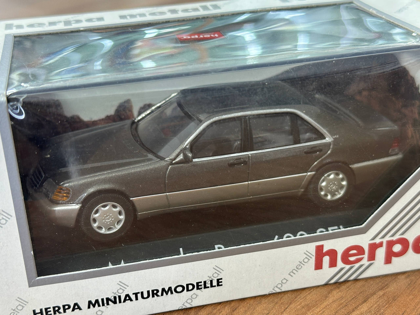 1/43 Diecast Model Mercedes-Benz 600 SEL (Ixo)