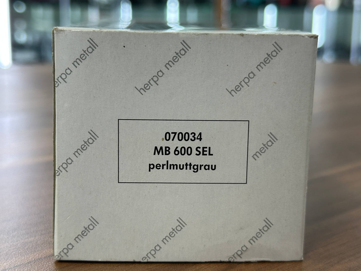 1/43 Diecast Model Mercedes-Benz 600 SEL (Ixo)