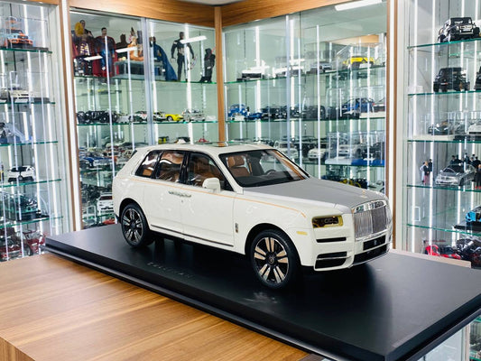 1/8 scale Amalgam Rolls-Royce Cullinan in a stunning white finish with gold line