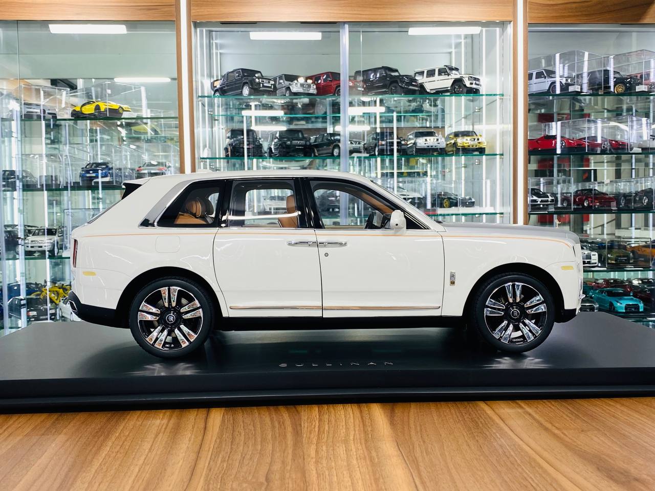 1/8 scale Amalgam Rolls-Royce Cullinan in a stunning white finish with gold line