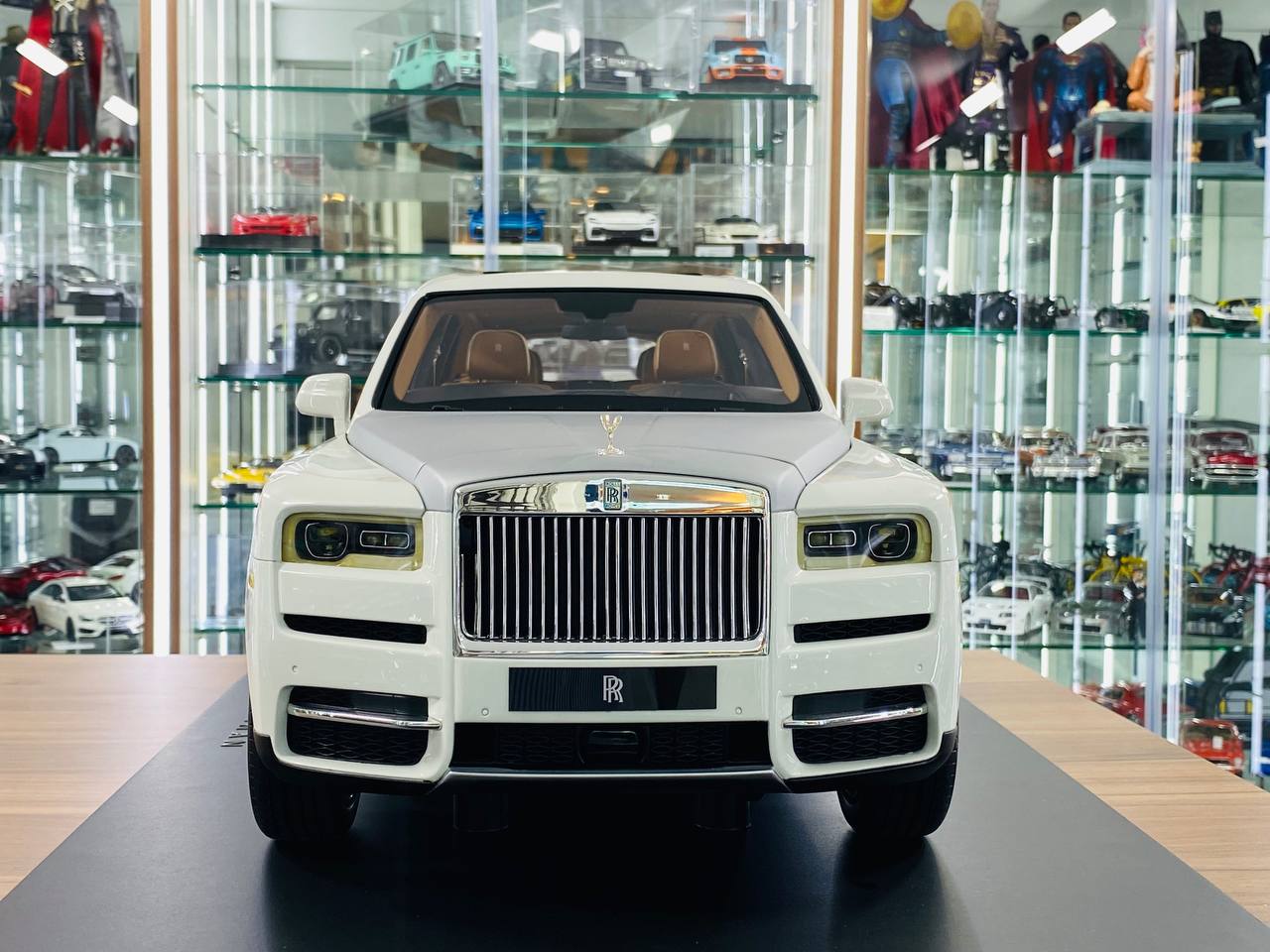 1/8 scale Amalgam Rolls-Royce Cullinan in a stunning white finish with gold line