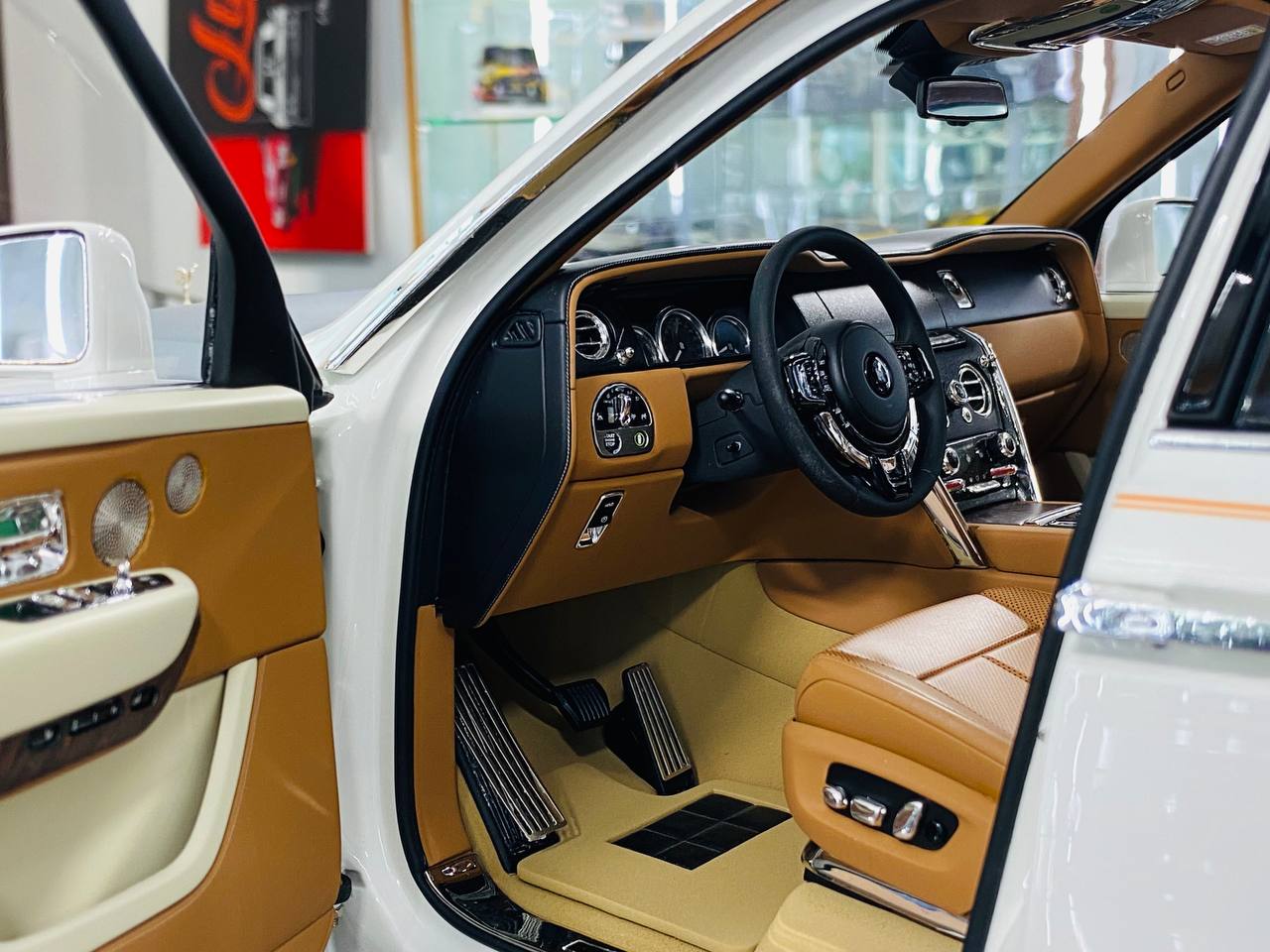 1/8 scale Amalgam Rolls-Royce Cullinan in a stunning white finish with gold line
