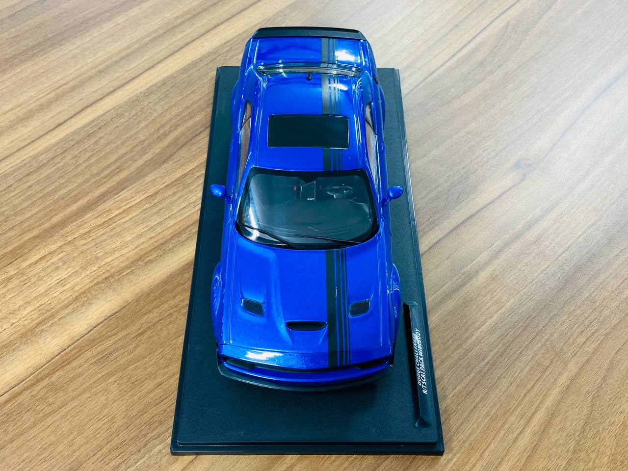 1/18 Solido Dodge Challenger R/T Scat Pack Wide Body in electric blue pearl