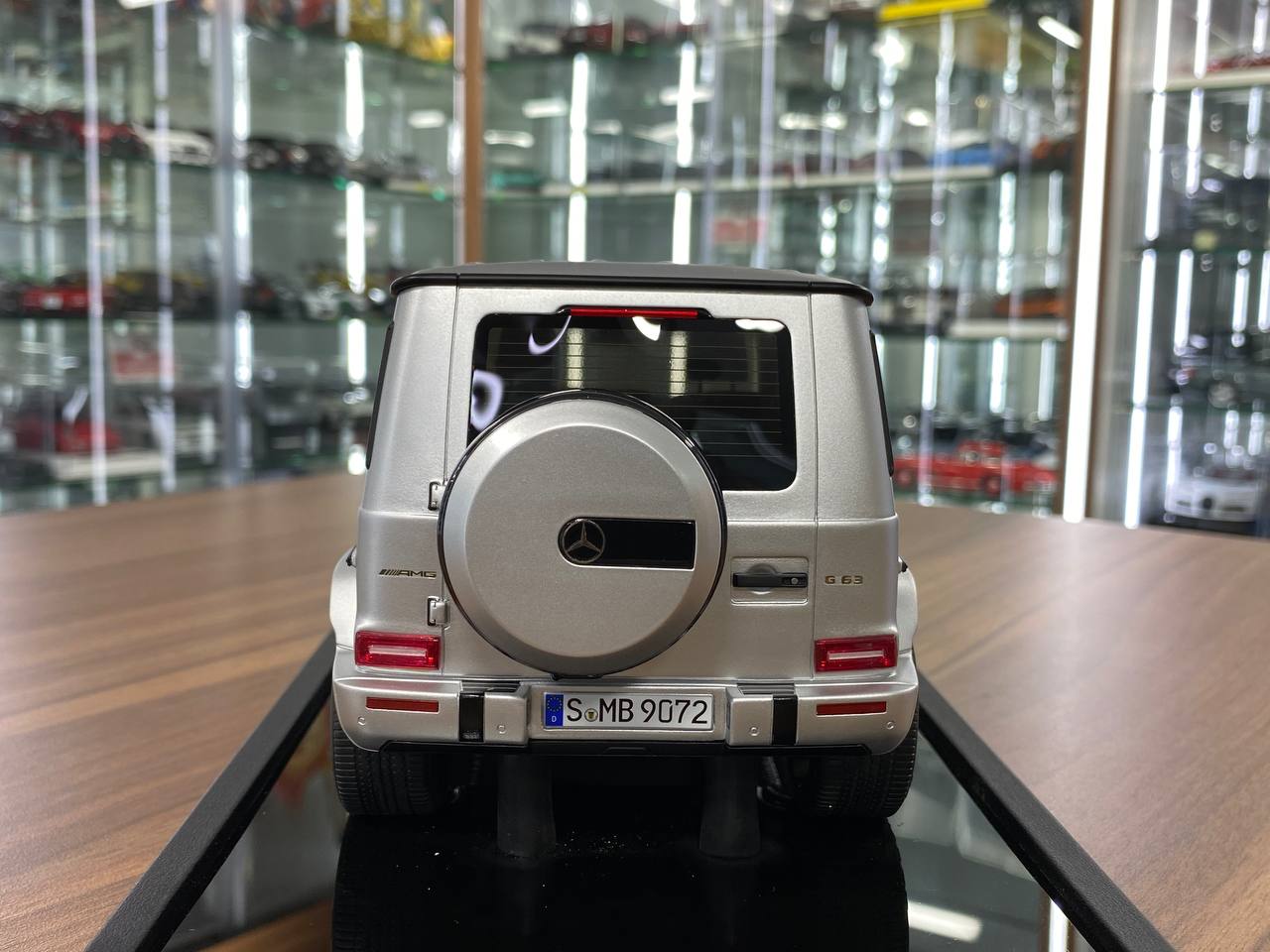 1/18 Resin Motor Helix Mercedes Benz  AMG G63 2019  Matt Silver Limited 66 pcs