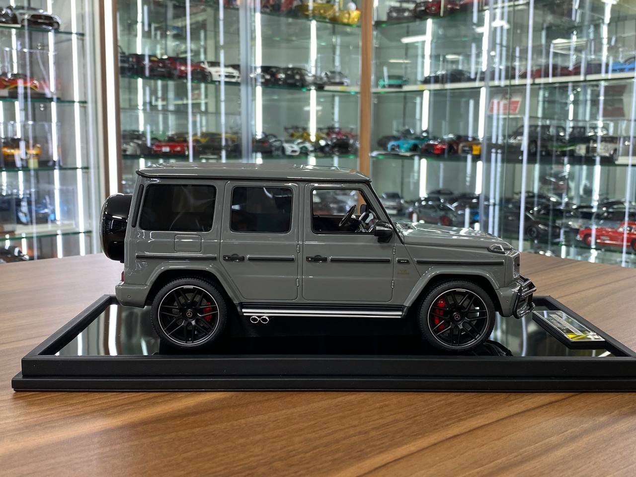 1/18 Resin Motor Helix Mercedes Benz AMG G63 2019 Arabian Gray Limited 99 pcs
