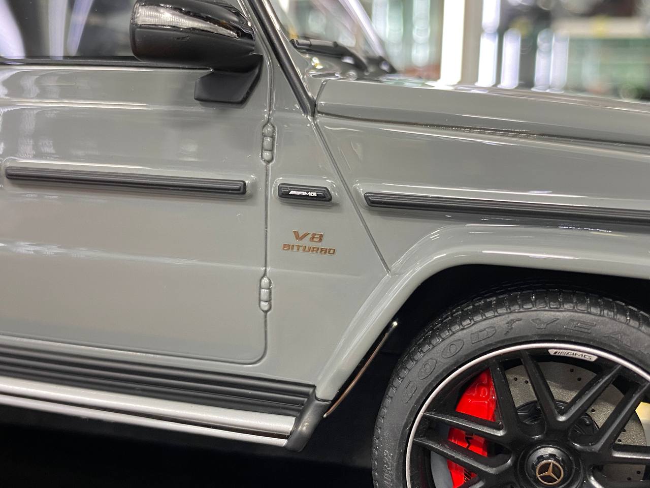 1/18 Resin Motor Helix Mercedes Benz AMG G63 2019 Arabian Gray Limited 99 pcs